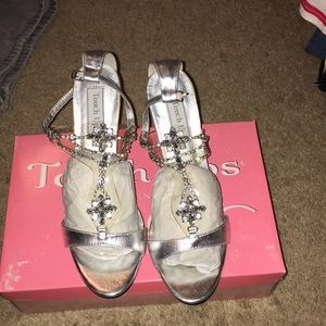 Formal shoes.
